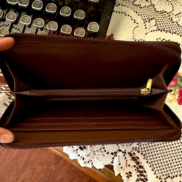 Like new condition. Brown zipper wallet - Picture 6 of 9